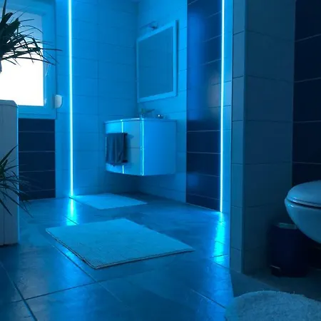 Sweet Light Three Borders With Garden Apartment *